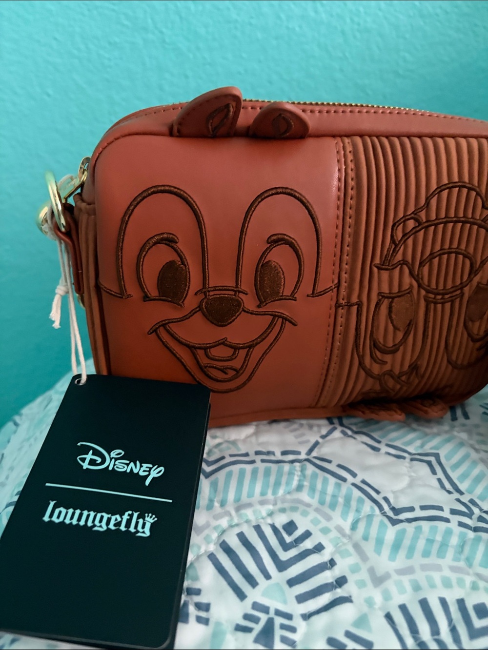Disney Chip & Dale Crossbody/Sling/Belt Bag with Character Embroidery Loungefly - Picture 3 of 5